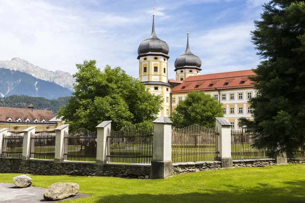 Stift Stams 巴洛克式的 Cistercian 修道院在 Stams 自治市 蒂罗尔状态 西部奥地利 — 图库照片