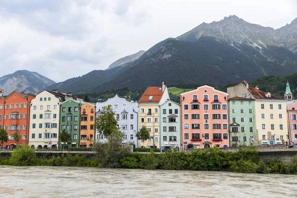 Färgglada Hus Mariahilfstrasse Berömd Gata Nära Floden Inn Innsbruck Tyrolen — Stockfoto