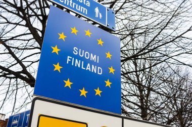 Bir enter Finlandiya işareti Avrupa Birliği Helsinki bağlantı noktası sınır kontrol ofiste renkleri ile