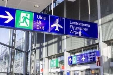 Yön işaretleri içinde Helsinki Havaalanı, Finlandiya