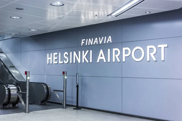 Letrero Estación Tren Finavia Aeropuerto Helsinki Vantaa Hel Cerca Una — Foto de Stock