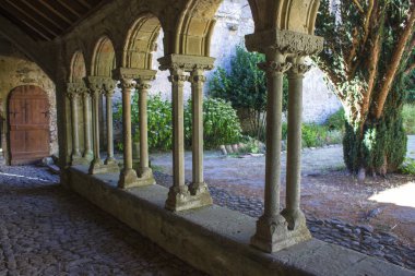 Abbaye Sainte-Marie de Villelongue, Saint-Martin-le-Vieil, Güney Fransa içinde eski bir Benedictine abbey