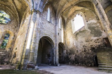 Abbaye Sainte-Marie de Villelongue, Saint-Martin-le-Vieil, Güney Fransa içinde eski bir Benedictine abbey