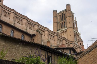Aziz Cecilia Albi, Fransa katedral Bazilikası. Aslında bir kale olarak inşa edilen ve dünyanın binası en büyük tuğla olmak iddia. 2010 yılından bu yana Dünya Mirası