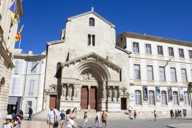 Aziz Trophime Kilisesi, Roma Katolik Kilisesi ve eski Katedrali 12 ve 15 arasında şehir, Arles, Fransa inşa edilmiş