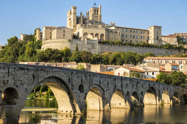 Vistas Pôr Sol Cidade Francesa Beziers Com Árvores Velha Ponte — Fotografia de Stock