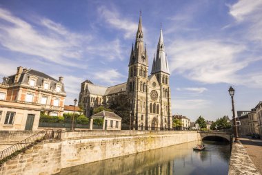Notre-Dame-tr-Vaux, bir Roma Katolik Kilisesi Chalons en Champagne, Fransa. Güzergah, Santiago de Compostela Fransa parçası olarak 1998 yılından bu yana Dünya Mirası alanı