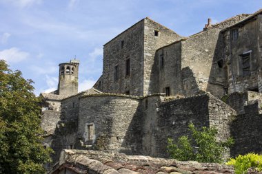 Sokaklar ve Cordes-sur-Ciel, Güney Fransa'da bir güzel Ortaçağ şehir evleri