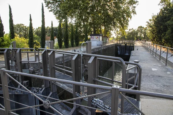 One Locks Beziers France Helps Canal Midi Cross River Orb — Stock Photo, Image