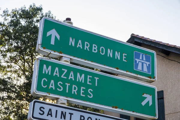 Señal Tráfico Beziers Francia Con Indicaciones Narbonne Por Autopista Mazamet — Foto de Stock