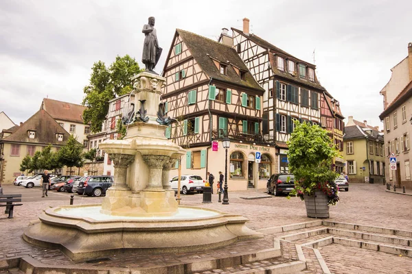 Fontaine Roesselmann Una Famosa Fuente Monumento Plaza Los Seis Montañas —  Fotos de Stock