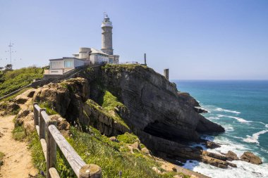 Santander, İspanya. Faro de Cabo Belediye Başkanı veya Faro de Bellavista, sahil Cantabria yakınındaki Santander şehir içinde bir deniz feneri