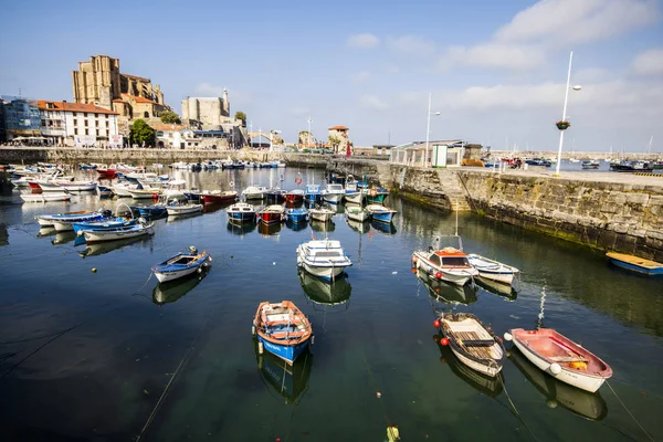 Castro Urdiales Spanje Uitzicht Kerk Van Santa Maria Asunción Kasteel — Stockfoto