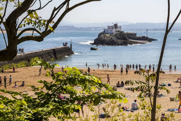 Santander Spanje Uitzicht Het Drukke Strand Van Peligros Van Playa — Stockfoto