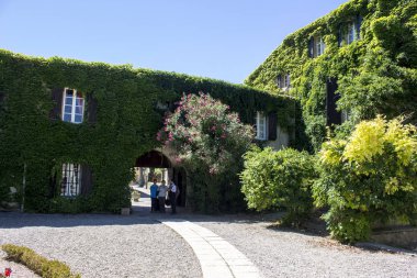 Logis Hotellerie du Chateau de içinde Floure, harika otel Relais du Silence, Güney Fransa'da, Gaston Bonheur eski ev