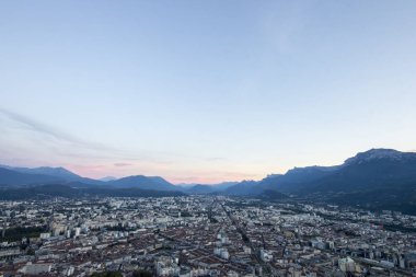 Fort de la Bastille Grenoble sokakların havadan görünümü
