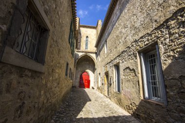 Kilise Saint Michael (kilise Saint Michel) Lagrasse, Fransa'da Gotik tarzda inşa edilmiş.