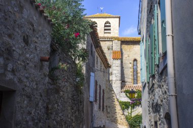 Kilise Saint Michael (kilise Saint Michel) Lagrasse, Fransa'da Gotik tarzda inşa edilmiş.