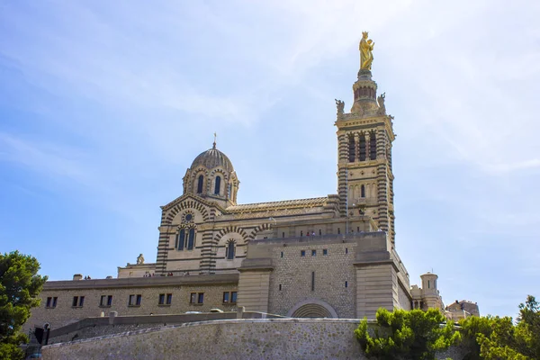 ノートルダム ガルド ガードの聖母 マルセイユ フランス 市内の最も有名なシンボルのカトリック教会と巡礼の旅サイト マルセイユの最も訪問されたサイト — ストック写真