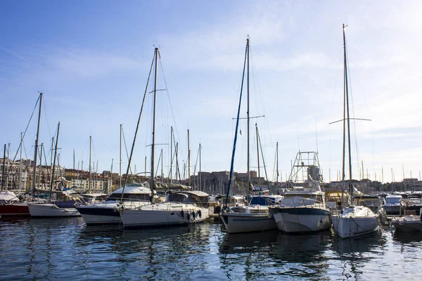 Marsilya'da eski liman çevresi Fransız şehir içinde