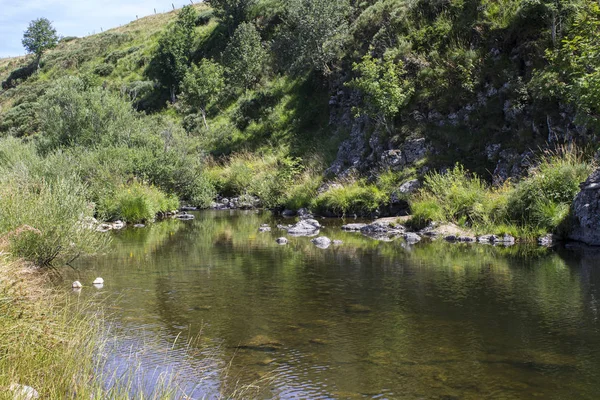 Mont Gerbier Jonc Ένα Βουνό Της Ηφαιστειακής Προέλευσης Του Οποίου — Φωτογραφία Αρχείου