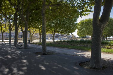 Montpellier, Fransa Promenade du Peyrou anıtları. Aqueduc Saint-Clement (acueduct), anıtsal chateau d'eau (su kulesi) ve Louis XIV Fransa'nın atlı heykeli