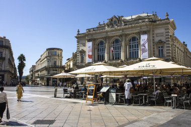 Montpellier, Fransa için ana ve en önemli Meydanı Place de la Comedie anıtları