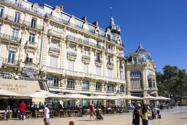 Montpellier, Fransa için ana ve en önemli Meydanı Place de la Comedie anıtları