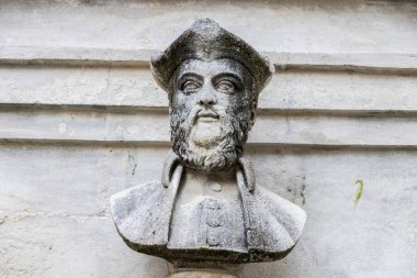 Su çeşme Michel de Nostradame veya Nostradamus memleketi ve Saint-Remy-de-Provence, Fransa'nın Doğum yeri eski kentte bir büstü ile