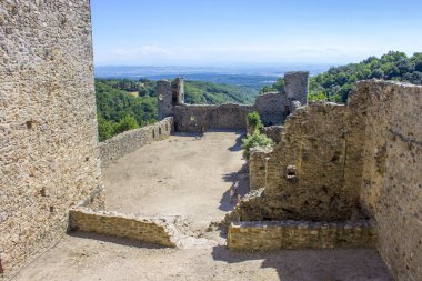 Chateau de Saissac, yıkık bir kale ve bir sözde orduKathar kale, Carcassonne, Fransa'nın Kuzey-Batı