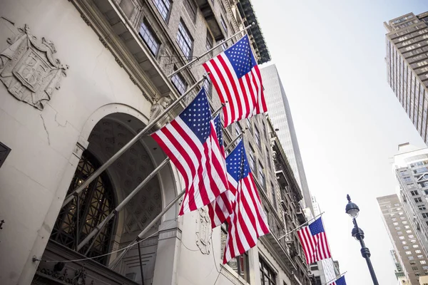 Ciudad Nueva York Estados Unidos Múltiples Banderas Americanas Ondeando Desde — Foto de Stock