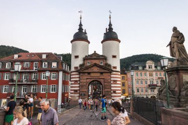 Heidelberg, Almanya. Eski Köprü geçit (Bruckentor), şehir müteşekkil