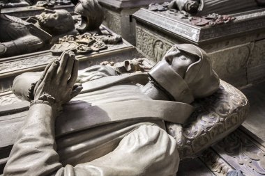 Tübingen, Almanya. Mezarı Anna Maria von Brandenburg-Ansbach, sargı bezi onun dulluk, Duke Christoph Wurttemberg in eşi işareti olarak. Stiftskirche (St. George's Collegiate Kilisesi Korosu)