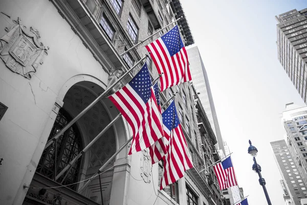 Ciudad Nueva York Estados Unidos Múltiples Banderas Americanas Ondeando Desde — Foto de Stock