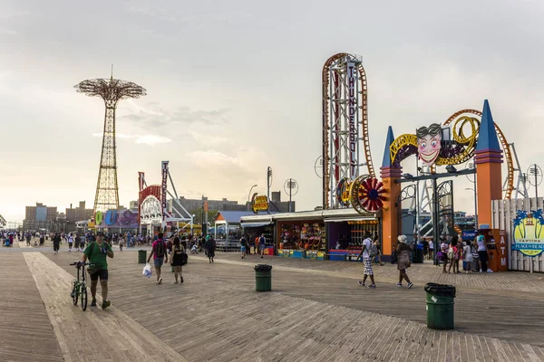 New York City Views Coney Island Promenade Riegelmann Boardwalk Busy — Stock Photo, Image