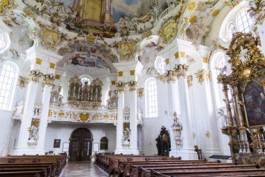 Hac Kilisesi, Wies (Wieskirche), bir oval Rokoko kilise Alpler, Bavyera, Almanya'nın eteklerinde bulunan. 1983'ten Dünya Mirası