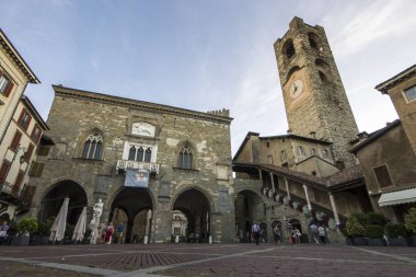 Bergamo Palazzo della Ragione, Contarini Çeşme ve Torre Civica Piazza Vecchia