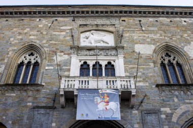 Bergamo Palazzo della Ragione, Contarini Çeşme ve Torre Civica Piazza Vecchia