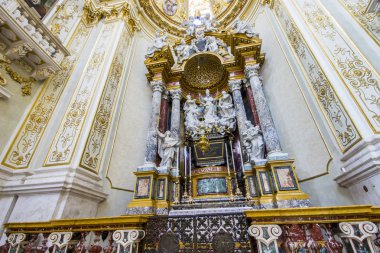 İç Bergamo Katedrali (Duomo di Bergamo, Cattedrale di Sant'Alessandro). Bir tek NEF ve Barok dekorasyon ile Latin çapraz zemin planı vardır