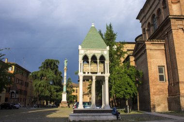 Basilica di San Domenico, Bologna, İtalya, büyük kilise ile Rolandino de Passeggeri Türbesi.