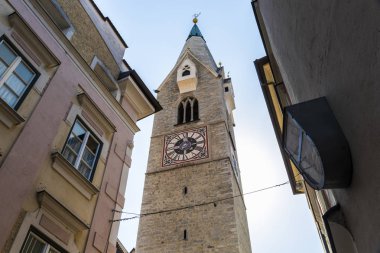 Beyaz Kule ya da Weisser Turm, ünlü bir dönüm noktası olarak şehir, Bressanone-Brixen, South Tyrol, İtalya