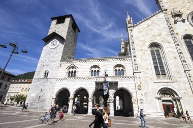 Como İtalya'da inşa son Gotik Katedrali olarak yaygın olarak açıklanan Katedrali (Cattedrale di Santa Maria Assunta, Duomo di Como),