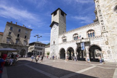 Como İtalya'da inşa son Gotik Katedrali olarak yaygın olarak açıklanan Katedrali (Cattedrale di Santa Maria Assunta, Duomo di Como),
