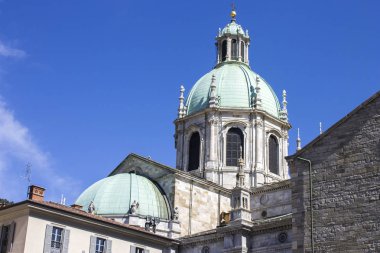 Como İtalya'da inşa son Gotik Katedrali olarak yaygın olarak açıklanan Katedrali (Cattedrale di Santa Maria Assunta, Duomo di Como),