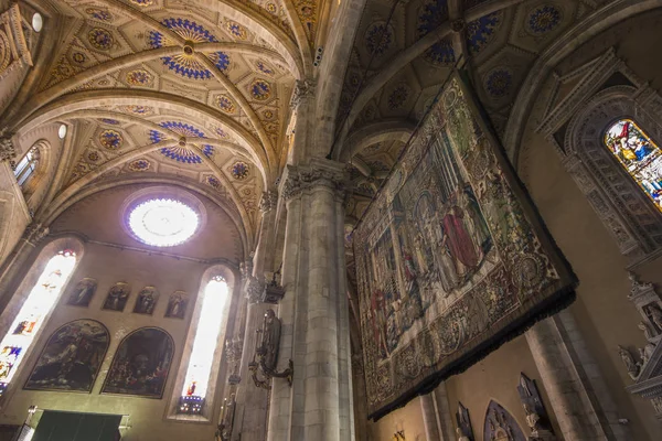 イタリアに建てられた最後のゴシック様式の大聖堂としてよく記載されているコモ大聖堂 大聖堂サンタ マリア アスンタ ドゥオーモ — ストック写真