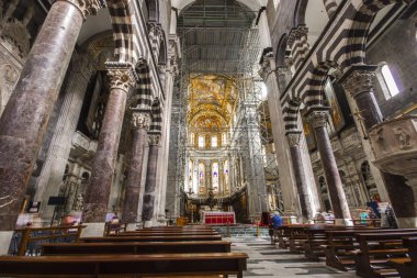 Cenova Katedrali (İtalyanca: Duomo di Genova, Cattedrale di San Lorenzo), bir Roma Katolik katedral Gotik tarzda inşa edilmiş Cenova İtalyan şehir