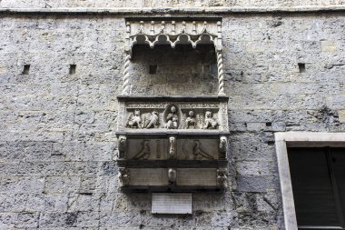 Cenova Katedrali (İtalyanca: Duomo di Genova, Cattedrale di San Lorenzo), bir Roma Katolik katedral Gotik tarzda inşa edilmiş Cenova İtalyan şehir