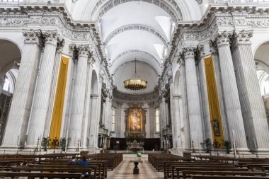 Sunak Duomo Nuovo veya yeni bir katedral, Brescia, İtalya en büyük Roma Katolik Kilisesi içinde