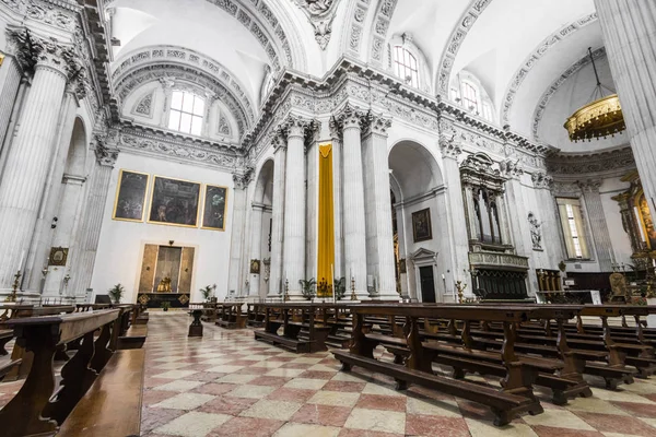 Dentro Del Duomo Nuovo Catedral Nueva Iglesia Católica Romana Más — Foto de Stock