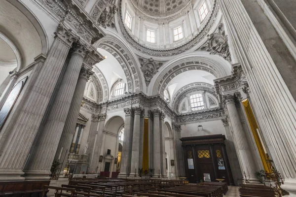 Altar Dentro Del Duomo Nuovo Catedral Nueva Iglesia Católica Romana — Foto de Stock